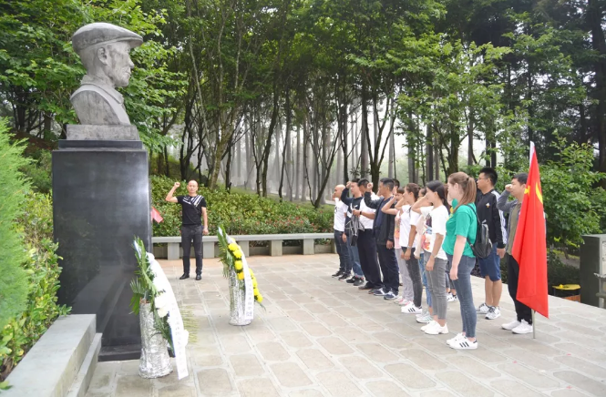 中共保山安利醫(yī)院有限責(zé)任公司支部委員會(huì)開(kāi)展“不忘初心，牢記使命”愛(ài)國(guó)主義專(zhuān)題教育活動(dòng)