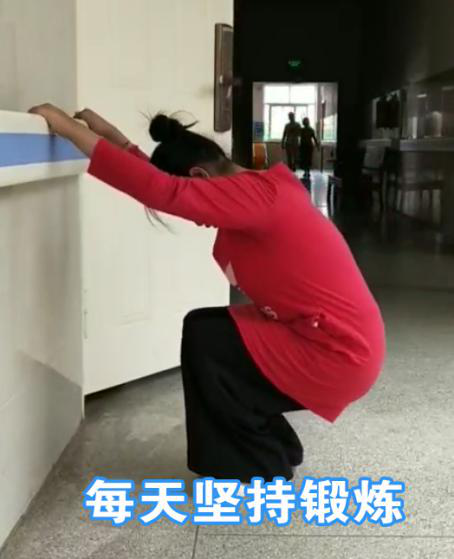 13歲女孩自幼患“腦癱”，行動受阻，經(jīng)系統(tǒng)康復(fù)治療能獨(dú)立步行！