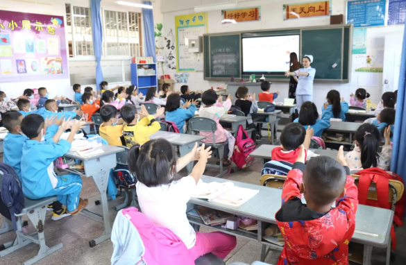 保山安利醫(yī)院為隆陽區(qū)四小、五小、七小、漢莊小學、永昌小學開展復學疫情防護知識培訓