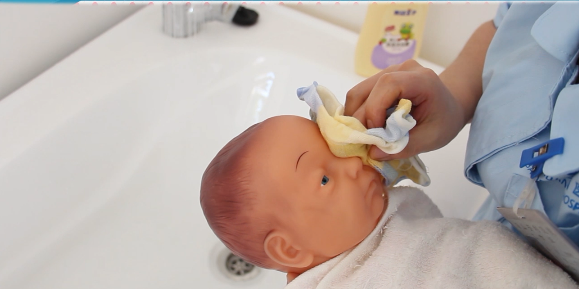 新生兒沐浴正確操作視頻指導(dǎo)~寶媽們趕快收藏！