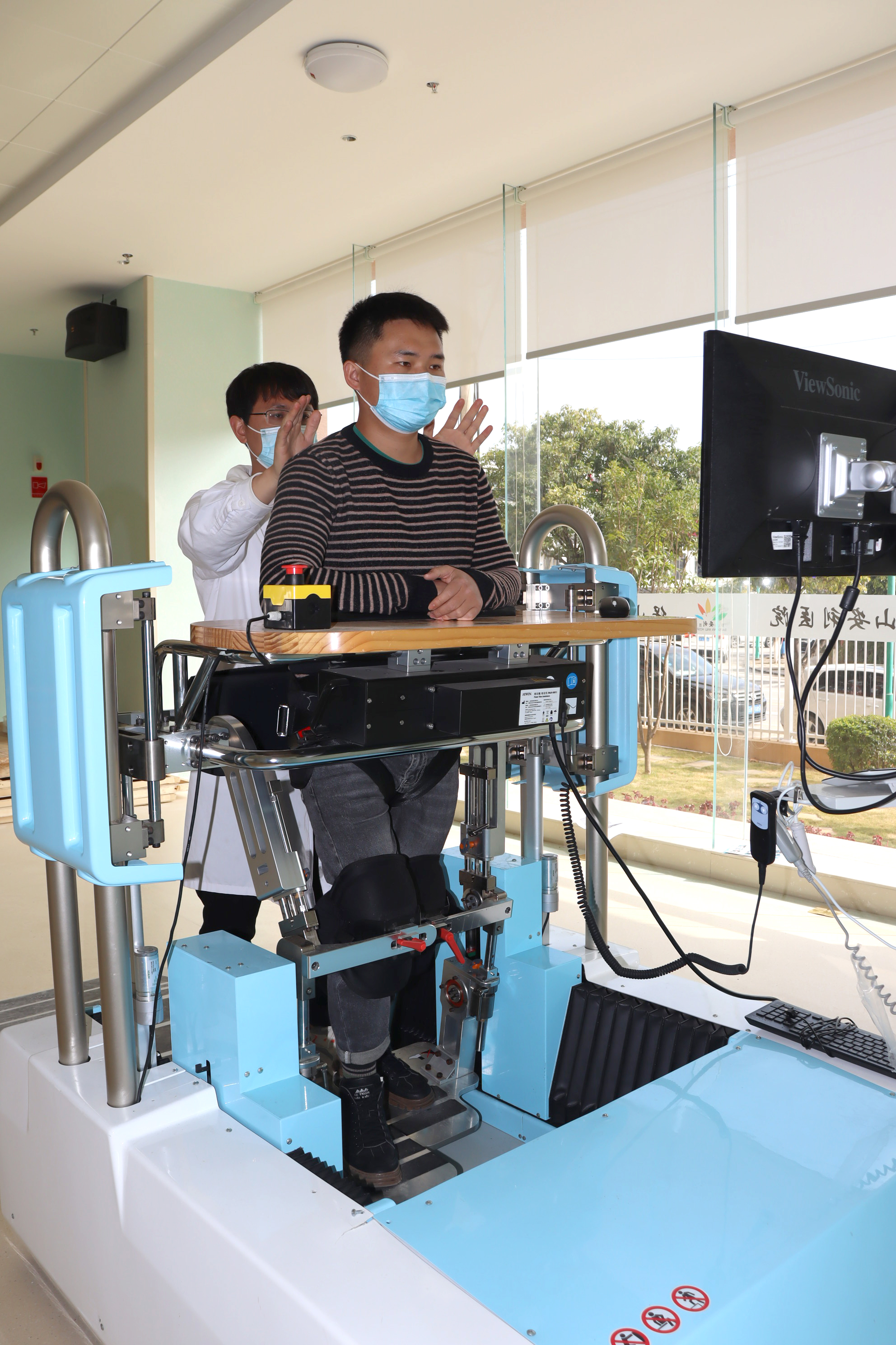 下肢康復(fù)機器人來到我院是一種怎樣的體驗？