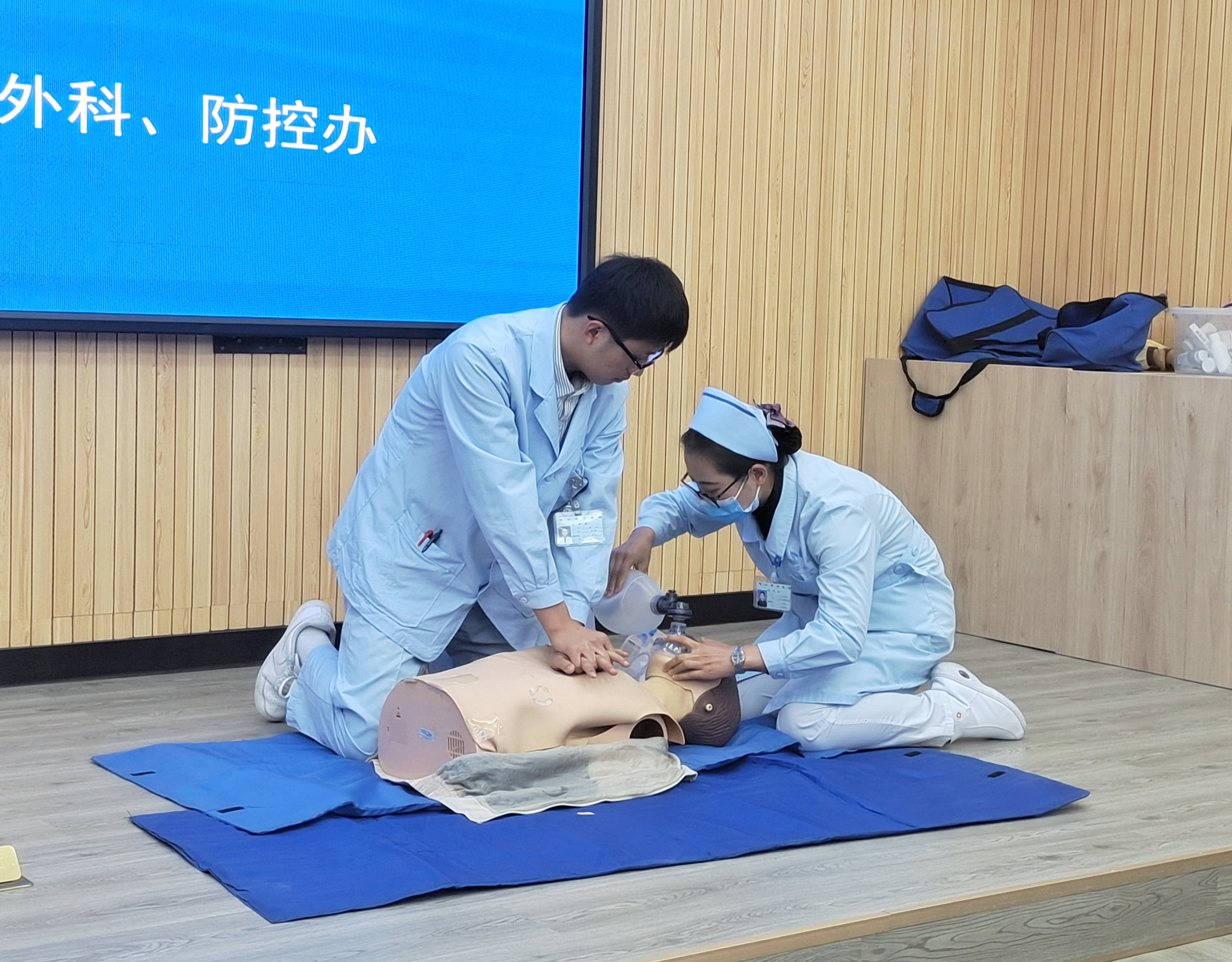 【保山安利醫(yī)院】醫(yī)務(wù)人員到保山城投建設(shè)發(fā)展（集體）有限公司開展系列急救、防控知識(shí)培訓(xùn)