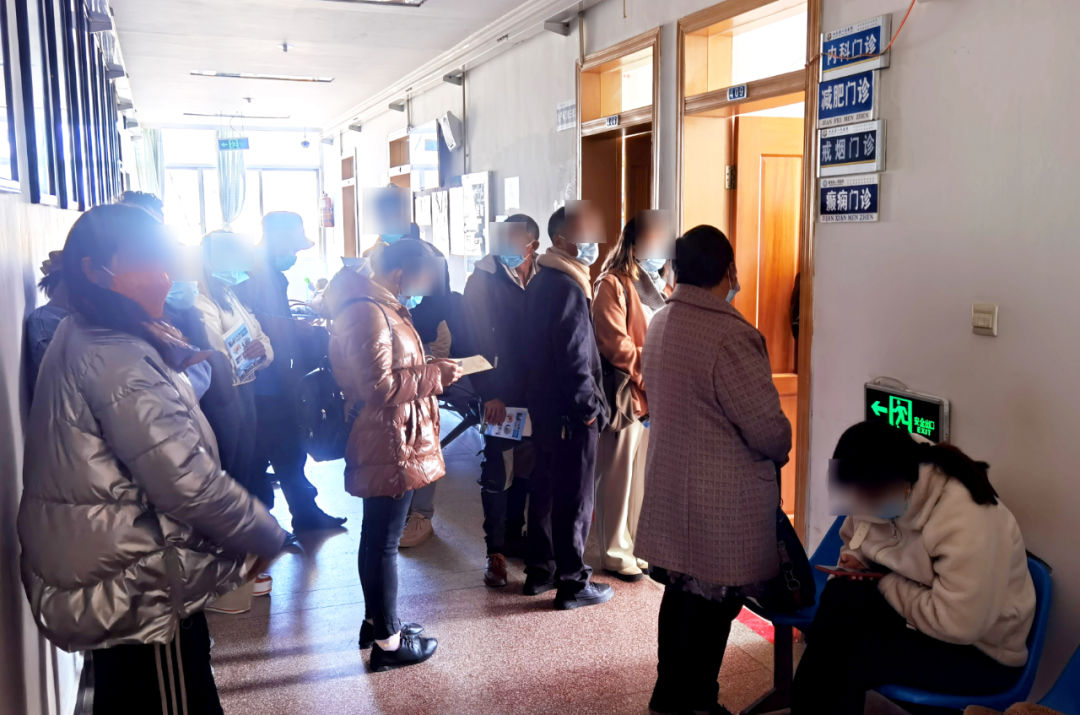 【保山安利醫(yī)院】腫瘤科張穎東主任赴施甸縣人民醫(yī)院開展腫瘤?？谱\、查房