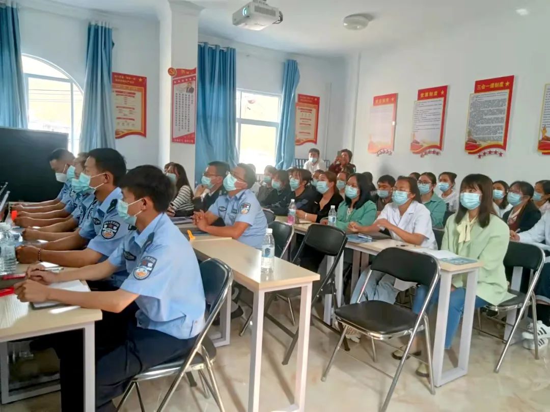 【保山安利醫(yī)院】我院攜手瓦窯衛(wèi)生院開展鎮(zhèn)村兩級醫(yī)護(hù)人員防護(hù)服穿脫、核酸采樣技能培訓(xùn)及腫瘤、生殖學(xué)術(shù)交流
