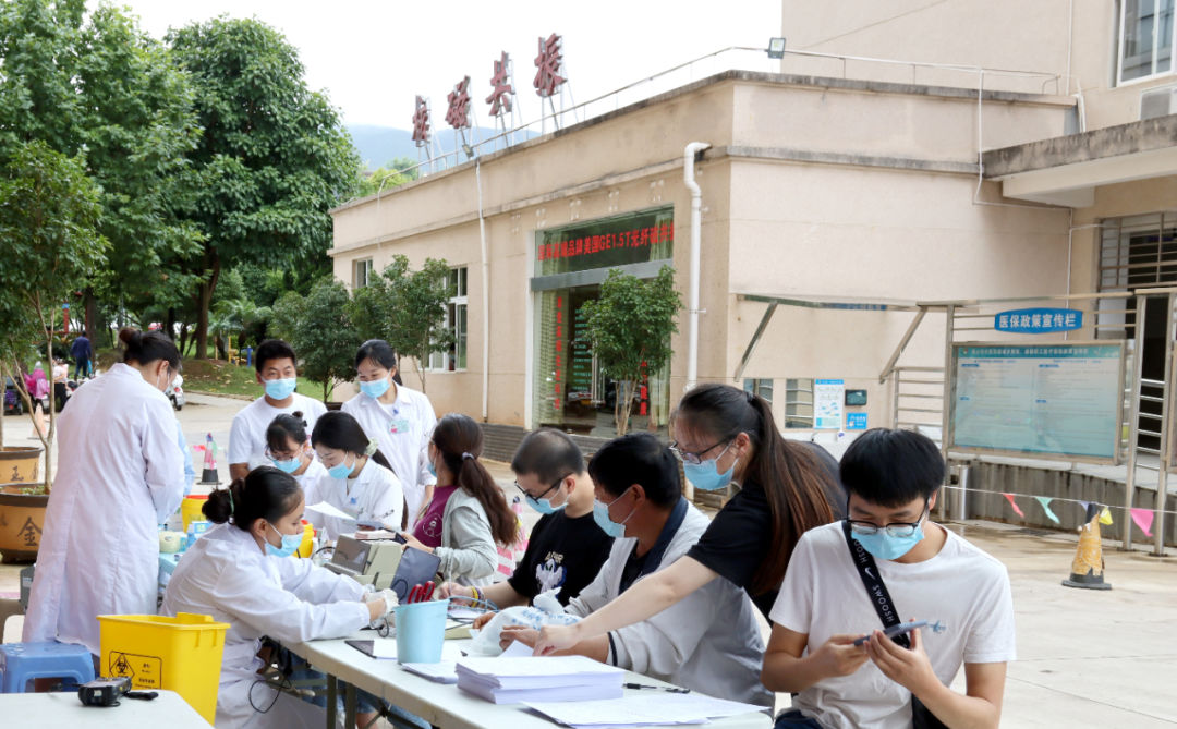 情系于血 愛(ài)源于心 ——保山安利醫(yī)院組織義務(wù)獻(xiàn)血活動(dòng)