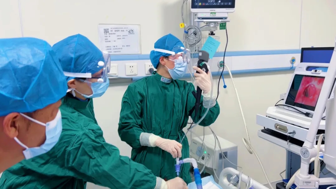 我院成功開展首例氣管內(nèi)金屬支架植入術(shù)，為氣道狹窄患者打開“生命通道”！