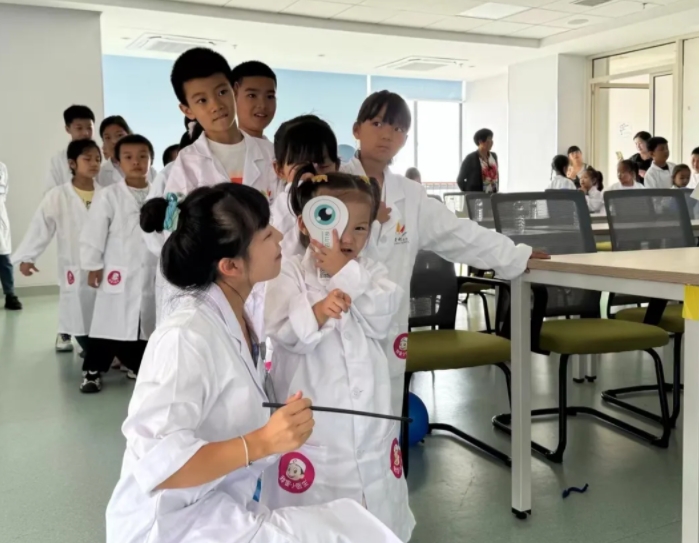 探索“視”界奧秘，呵護(hù)心靈之窗——“小小眼科醫(yī)生”活動圓滿舉辦