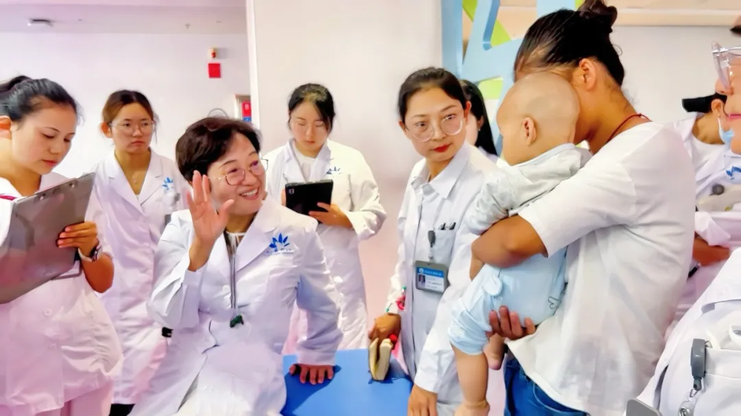 云南省康復(fù)醫(yī)學(xué)會(huì)“精準(zhǔn)康復(fù)基層行”活動(dòng)走進(jìn)保山安利醫(yī)院，共筑健康基石