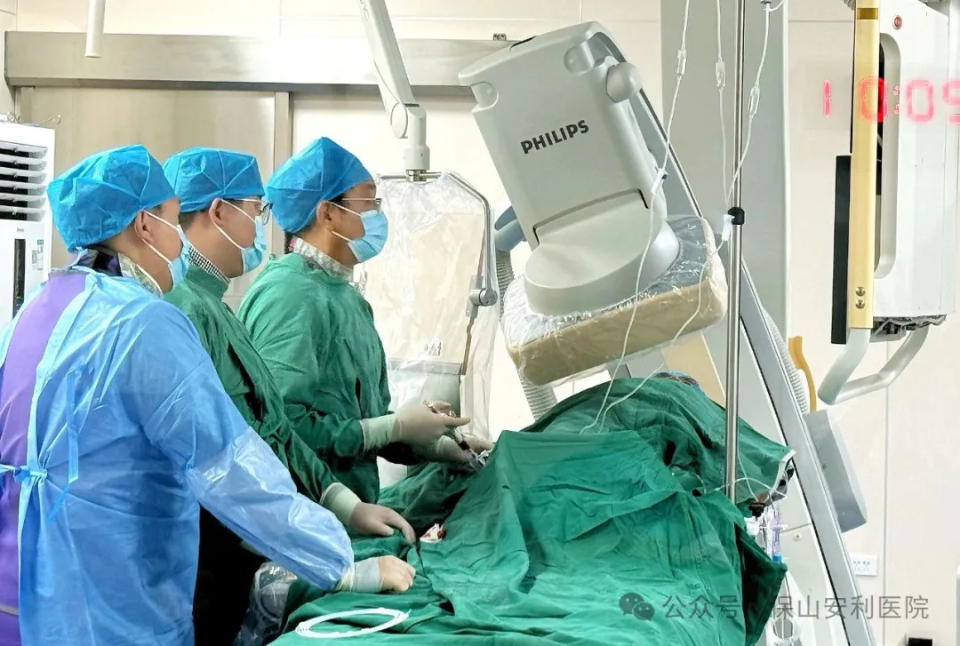 【生死時(shí)速】從胸痛到血管開通僅60分鐘！遠(yuǎn)端橈動脈入路實(shí)現(xiàn)“針孔里的救命術(shù)”