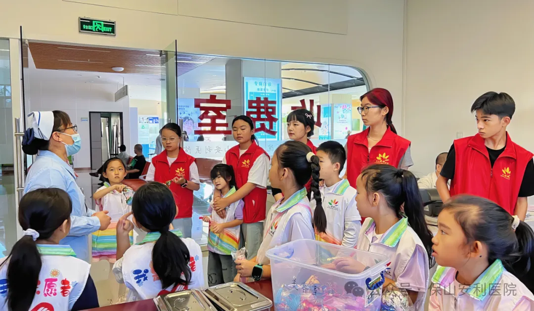 化身小小中醫(yī)師！保山安利醫(yī)院暑期職業(yè)體驗(yàn)，探秘三伏貼的奇妙旅程！